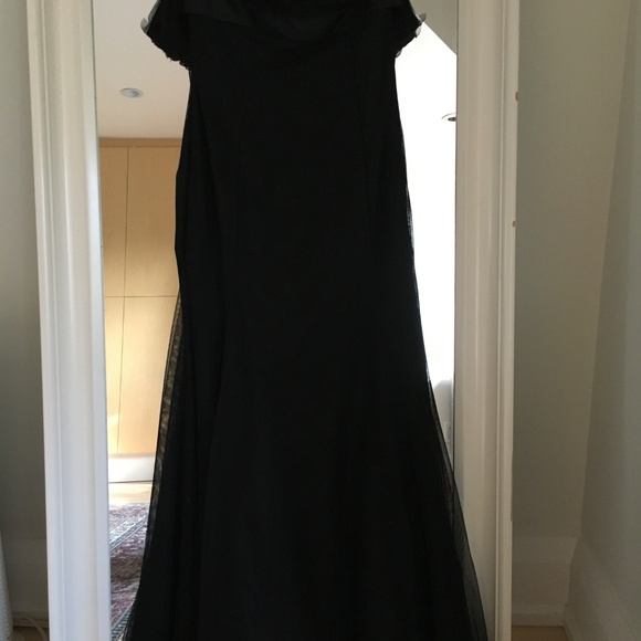 Vera Wang Gown - Picture 2 of 8